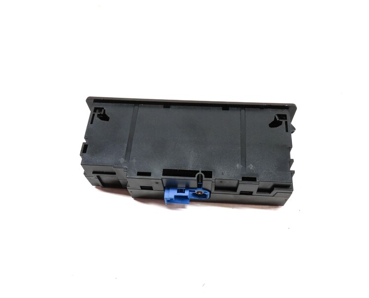 Thumbnail 5: 2015 MERCEDES C300 SEDAN (W205) USB SD CARD RADIO MEDIA INPUT CHARGE PANEL