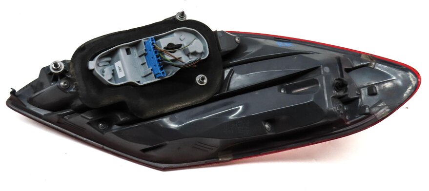 Thumbnail 4: 15-17 MERCEDES C-CLASS (W205) REAR RIGHT INCANDESCENT TAILLIGHT BRAKE LIGHT LAMP