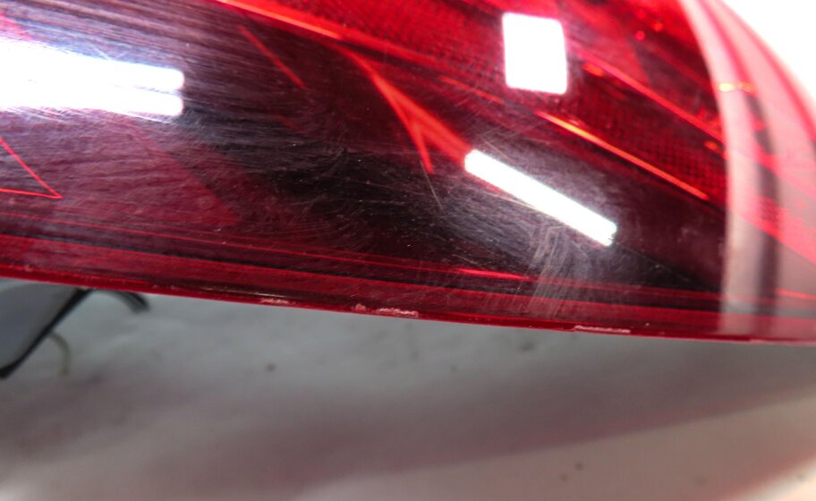 Thumbnail 6: 15-17 MERCEDES C-CLASS (W205) REAR RIGHT INCANDESCENT TAILLIGHT BRAKE LIGHT LAMP