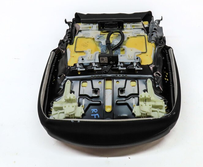 Thumbnail 5: 2015 MERCEDES C300 SEDAN (W205) FRONT RIGHT LOWER STANDARD SEAT CUSHION (BLACK)