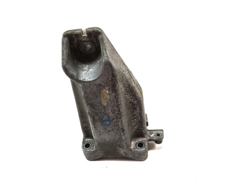 Thumbnail 2: 2015 MERCEDES C300 SEDAN (W205) 2.0L M274 TURBO RIGHT ENGINE MOUNT BRACKET