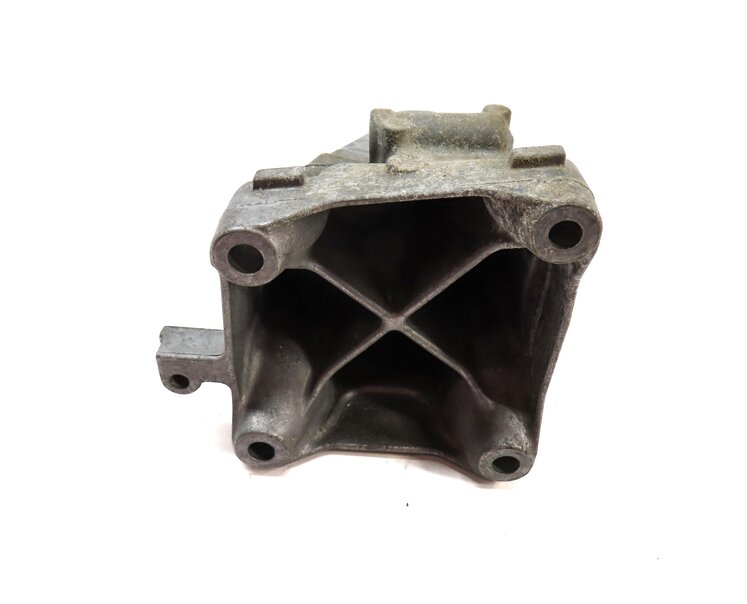 Thumbnail 5: 2015 MERCEDES C300 SEDAN (W205) 2.0L M274 TURBO RIGHT ENGINE MOUNT BRACKET