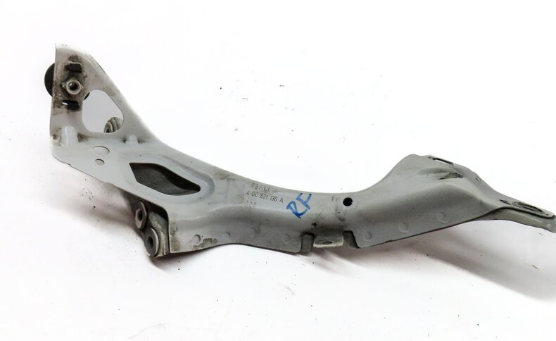 2012 AUDI A6 (C7) FRONT RIGHT PASSENGER SIDE FENDER MOUNT BRACKET (IBIS WHITE)
