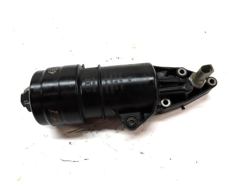 Thumbnail 3: 2012 AUDI A6 (C7) 3.0L SUPER CGXB ENGINE OIL FILTER HOUSING w/ CAP 06E115405C