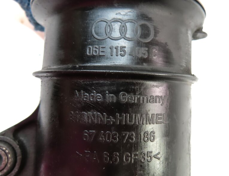 Thumbnail 7: 2012 AUDI A6 (C7) 3.0L SUPER CGXB ENGINE OIL FILTER HOUSING w/ CAP 06E115405C