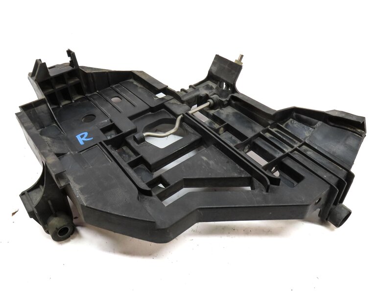 Thumbnail 2: 2004 PORSCHE CAYENNE (955) FRONT RIGHT PASSENGER HEADLIGHT MOUNT BRACKET