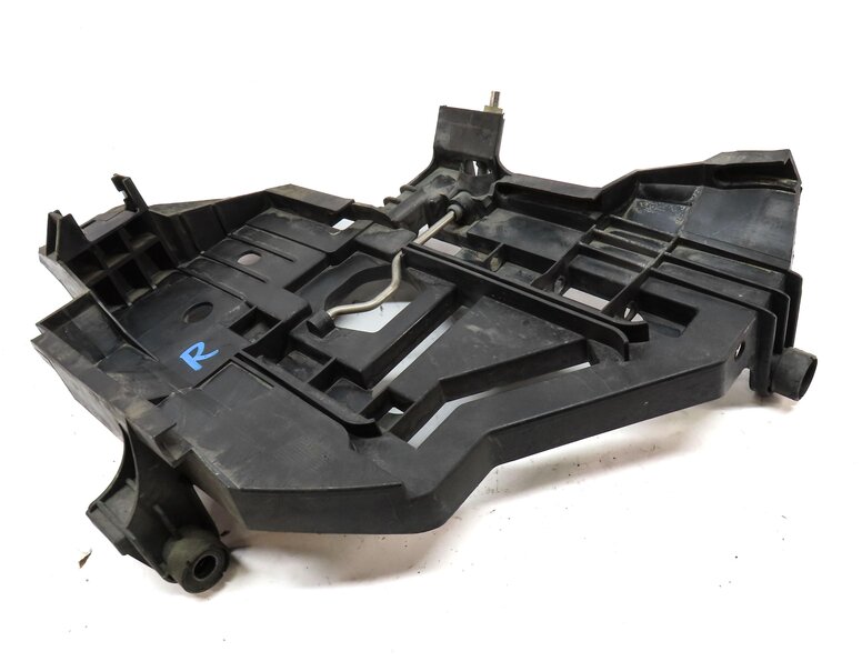 Thumbnail 3: 2004 PORSCHE CAYENNE (955) FRONT RIGHT PASSENGER HEADLIGHT MOUNT BRACKET