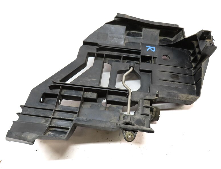 Thumbnail 4: 2004 PORSCHE CAYENNE (955) FRONT RIGHT PASSENGER HEADLIGHT MOUNT BRACKET