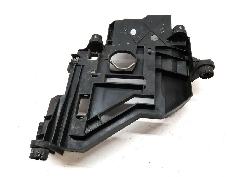 Thumbnail 5: 2004 PORSCHE CAYENNE (955) FRONT RIGHT PASSENGER HEADLIGHT MOUNT BRACKET