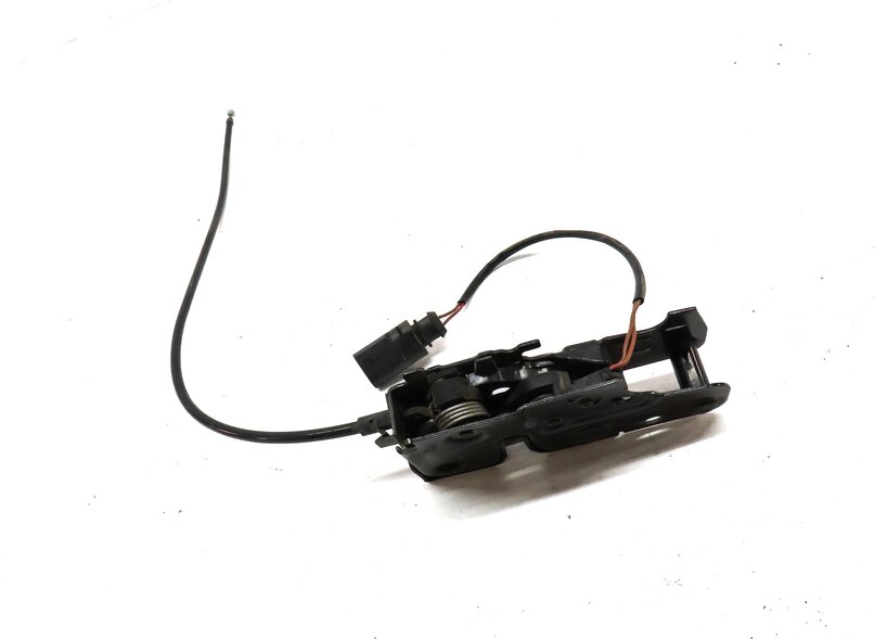 Thumbnail 3: 2011 AUDI Q7 (4L) FRONT LOWER HOOD LOCK LATCH STRIKER PLATE 4L0823509