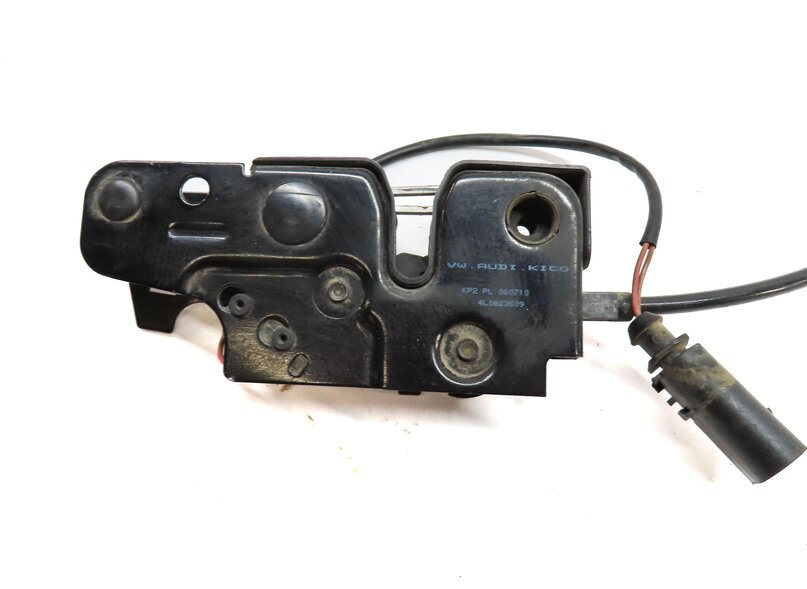 Thumbnail 5: 2011 AUDI Q7 (4L) FRONT LOWER HOOD LOCK LATCH STRIKER PLATE 4L0823509