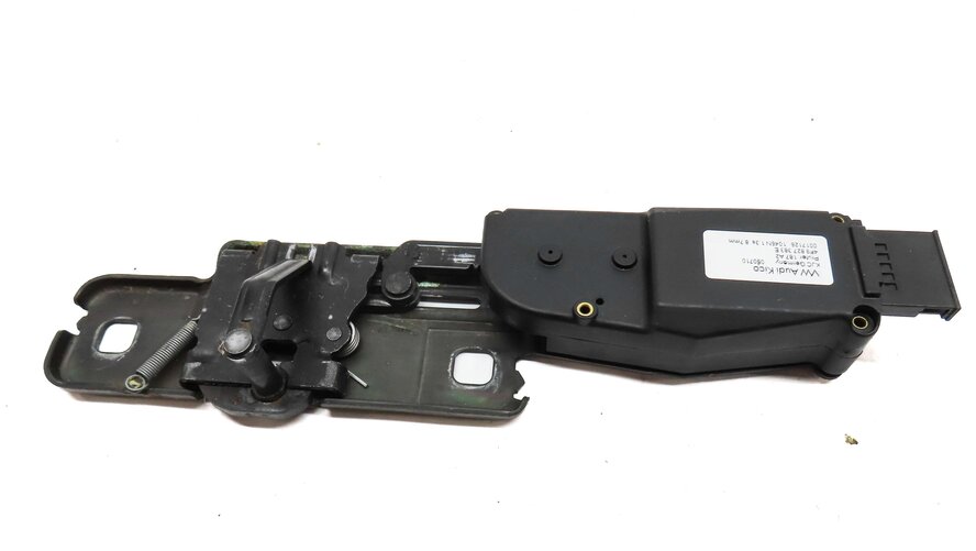 Thumbnail 6: 2011 AUDI Q7 (4L) REAR TRUNK LOCK LATCH STRIKER PLATE w/ ACTUATOR MOTOR