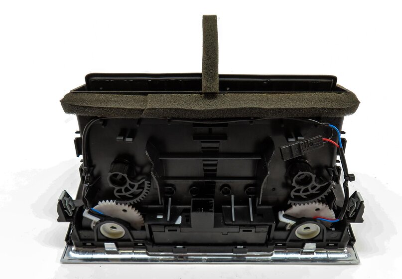 Thumbnail 5: 2011 AUDI Q7 (4L) FRONT CENTER DASH A/C HEATER DUAL AIR VENT w/ HAZARD TRACTION