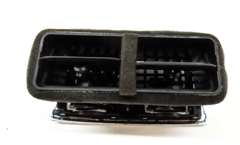 Thumbnail 5: 2011 AUDI Q7 (4L) REAR CENTER CONSOLE A/C HEATER AIR VENT (BLACK & SILVER)