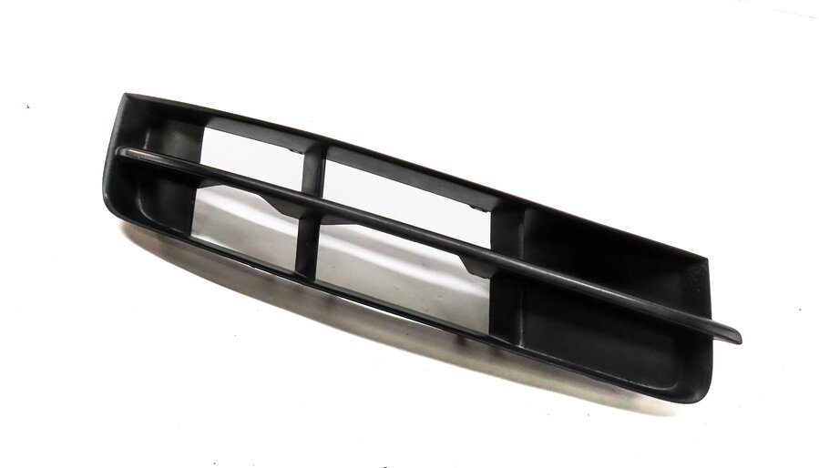 2011 AUDI Q7 (4L) FRONT RIGHT PASSENGER LOWER BUMPER TRIM PANEL AIR VENT (BLACK)