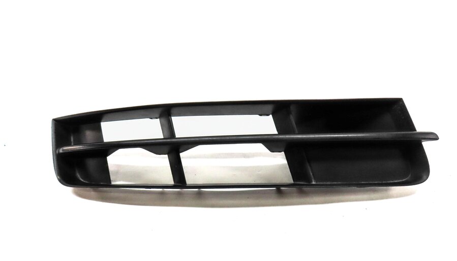 Thumbnail 2: 2011 AUDI Q7 (4L) FRONT RIGHT PASSENGER LOWER BUMPER TRIM PANEL AIR VENT (BLACK)