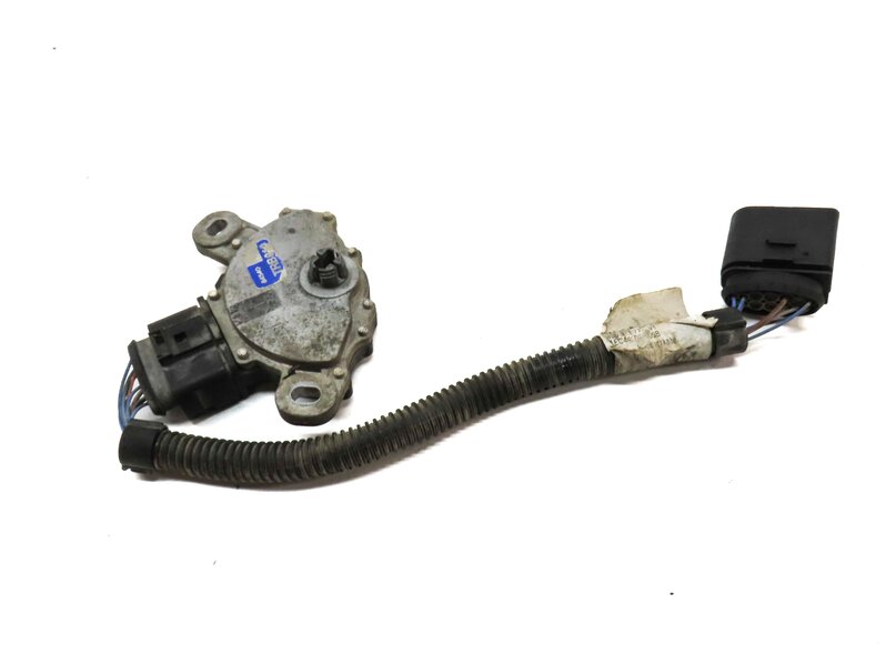 Thumbnail 2: 2011 AUDI Q7 (4L) 3.0L DIESEL AUTO TRANSMISSION NEUTRAL SAFETY SWITCH w/ HARNESS