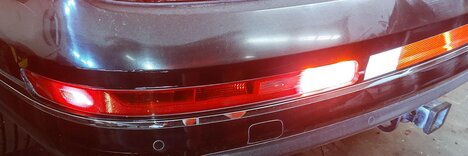 Thumbnail 2: 2007-2015 AUDI Q7 (4L) LEFT DRIVER REAR BUMPER LOWER TAILLIGHT LIGHT LAMP