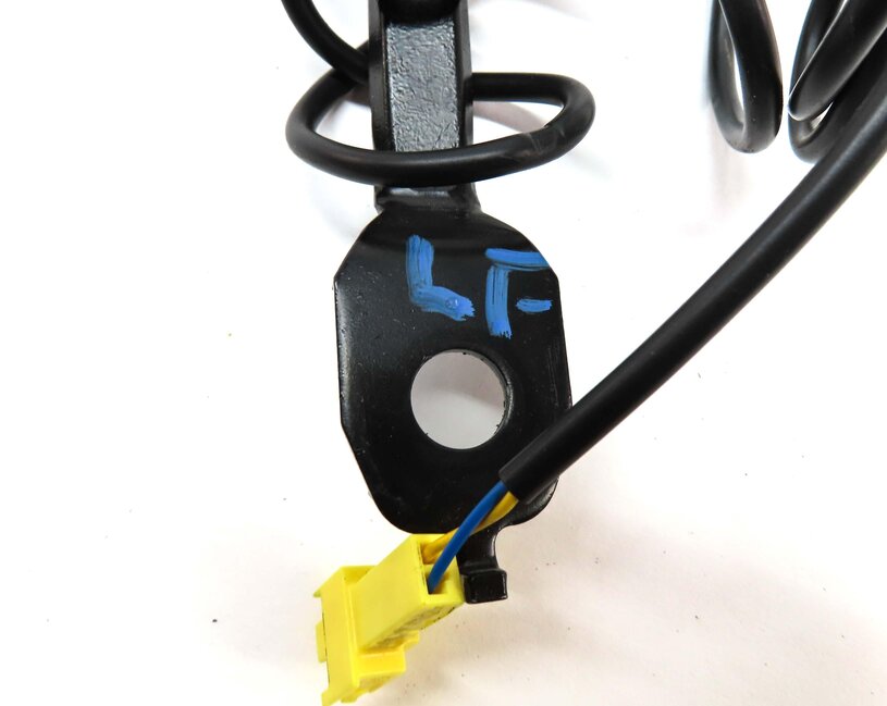 Thumbnail 6: 10-17 MERCEDES C E (A207 C204 C207) COUPE CONVERTIBLE DRIVER SEATBELT RECEIVER