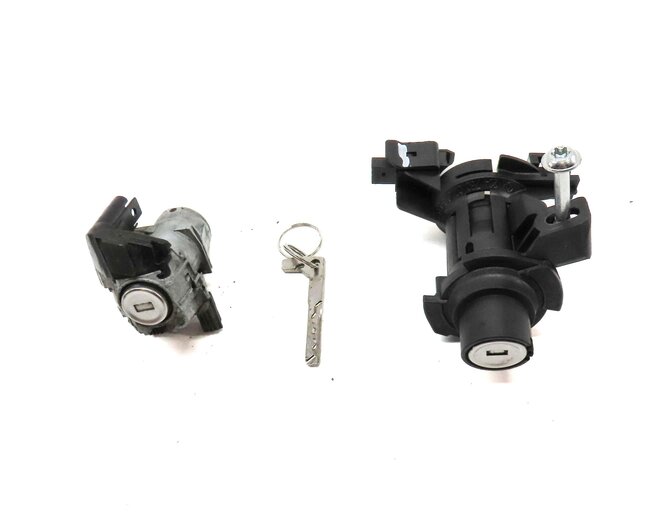 Thumbnail 2: 2011 MERCEDES E350 COUPE (C207) FRONT LEFT DOOR & TRUNK LOCK CYLINDER KEY SET 3