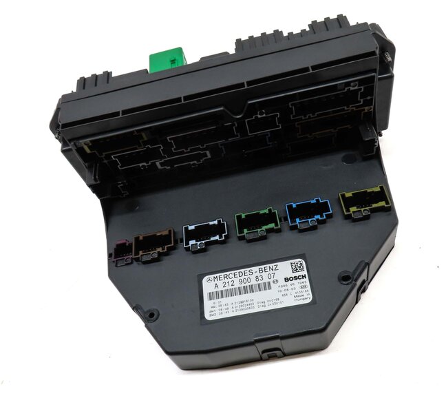 Thumbnail 2: 2011 MERCEDES E350 COUPE (C207) FRONT SIGNAL ACQUISITION MODULE SAM FUSE BOX
