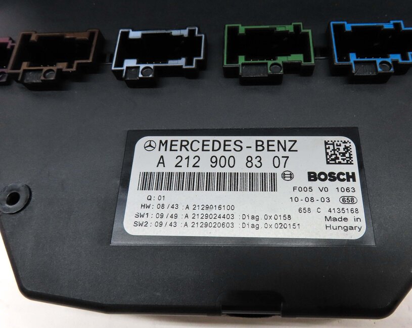 Thumbnail 3: 2011 MERCEDES E350 COUPE (C207) FRONT SIGNAL ACQUISITION MODULE SAM FUSE BOX