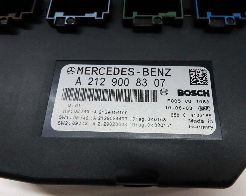 Thumbnail 5: 2011 MERCEDES E350 COUPE (C207) FRONT SIGNAL ACQUISITION MODULE SAM FUSE BOX