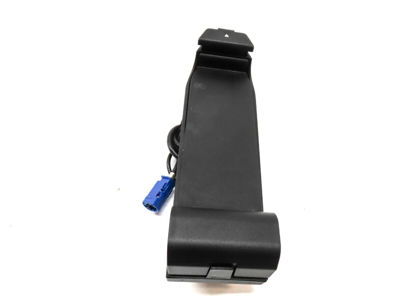 Thumbnail 2: 2011 BMW 535i SEDAN (F10) CENTER CONSOLE CELL PHONE CHARGING CRADLE 84109215829