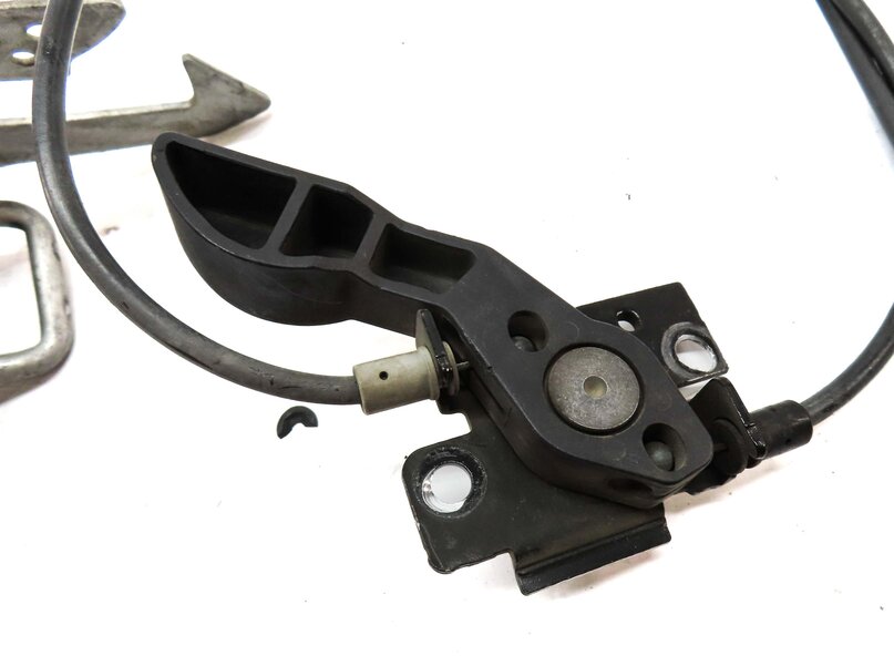 Thumbnail 7: 2011 BMW 535i SEDAN F10 HOOD LEFT & RIGHT SAFETY CATCH HOOK SET2 & LEVER & CABLE