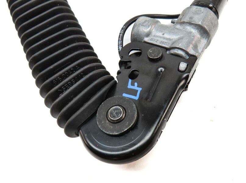 Thumbnail 5: 10-17 BMW 5 7 GT SERIES (F01 F07 F10) FRONT LEFT DRIVER SEATBELT BUCKLE RECEIVER
