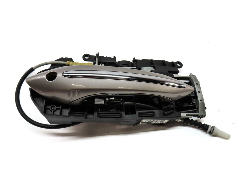 Thumbnail 2: 11-16 BMW 5 M5 (F10) LEFT FRONT DRIVER COMFORT DOOR HANDLE (CASHMERE SILVER)