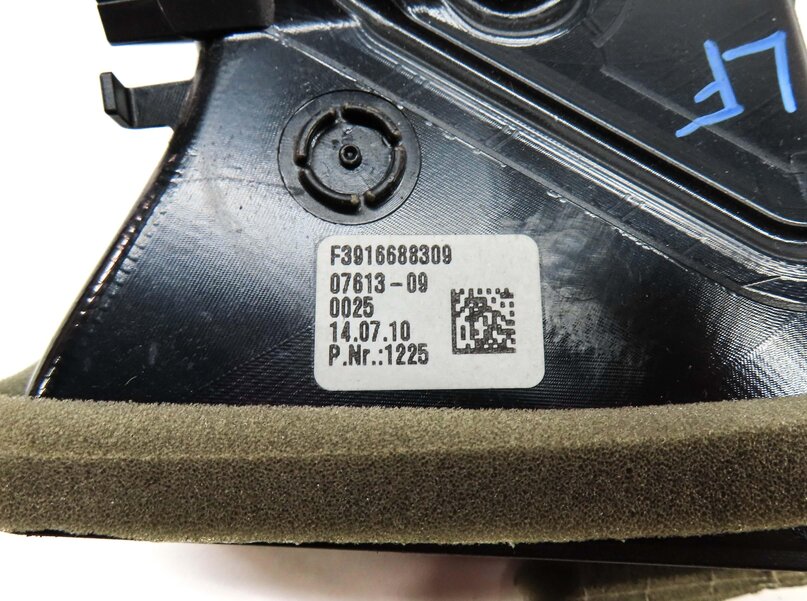 Thumbnail 6: 2011 BMW 535i SEDAN (F10) DASH FAR LEFT DRIVER HVAC A/C HEATER AIR VENT (BLACK)