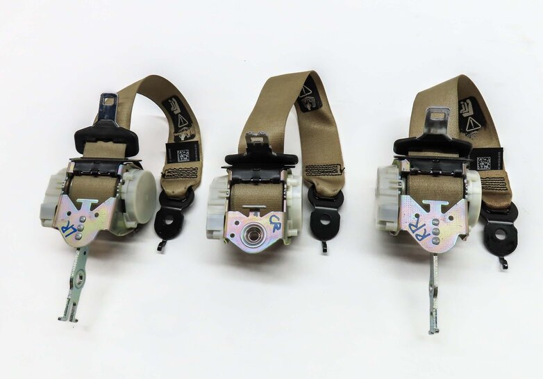 Thumbnail 4: 2011 BMW 535i SEDAN F10 REAR LEFT RIGHT & CENTER SEATBELT RETRACTOR SET3 (BEIGE)