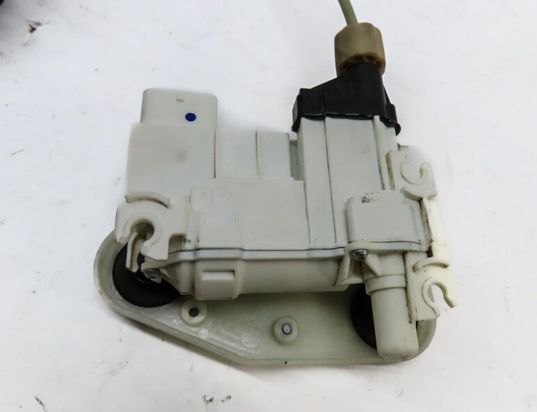 Thumbnail 7: 2014-2018 BMW X5 (F15) LEFT REAR SOFT CLOSE DOOR LOCK LATCH ACTUATOR MOTOR