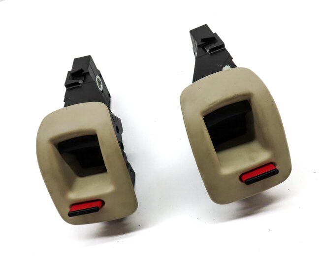 Thumbnail 3: 2015 BMW X5 (F15) REAR 2ND ROW LEFT & RIGHT SEAT LATCH & RELEASE BUTTON (Beige)
