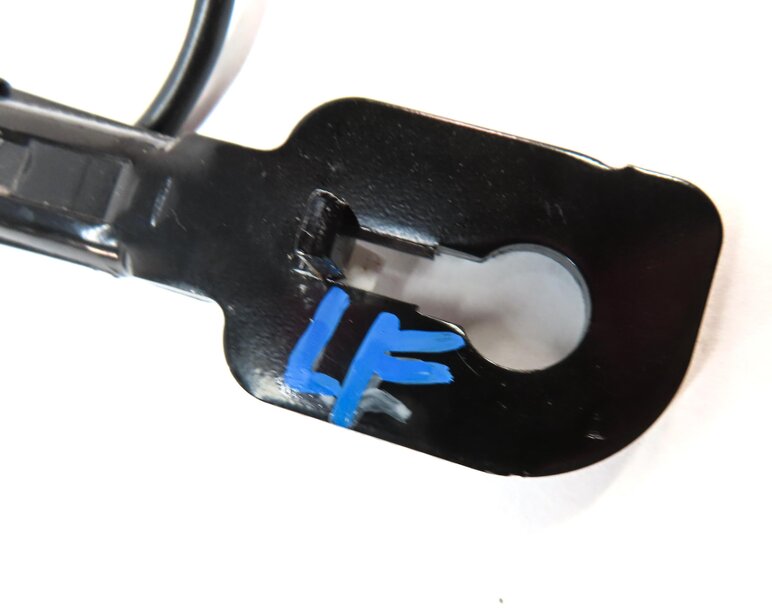 Thumbnail 6: 14-19 BMW X5 X6 X5M (F15 F16 F85 F86) FRONT LEFT DRIVER SEATBELT BUCKLE RECEIVER