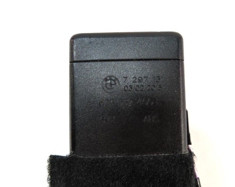 Thumbnail 7: 14-19 BMW X5 X6 X5M (F15 F16 F85 F86) FRONT LEFT DRIVER SEATBELT BUCKLE RECEIVER