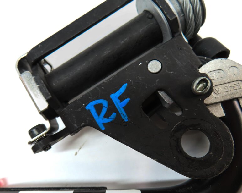 Thumbnail 6: 2015 BMW X5 (F15) FRONT LEFT & RIGHT SEATBELT RETRACTOR SUPPORT HOOK BRACKET SET