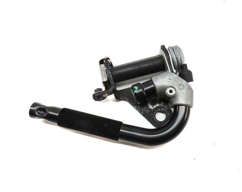 Thumbnail 8: 2015 BMW X5 (F15) FRONT LEFT & RIGHT SEATBELT RETRACTOR SUPPORT HOOK BRACKET SET