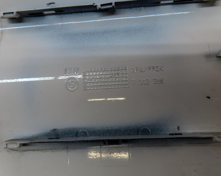 Thumbnail 6: 2014-2018 BMW X5 (F15) FUEL TANK FILLER DOOR COVER LID TRIM (White)