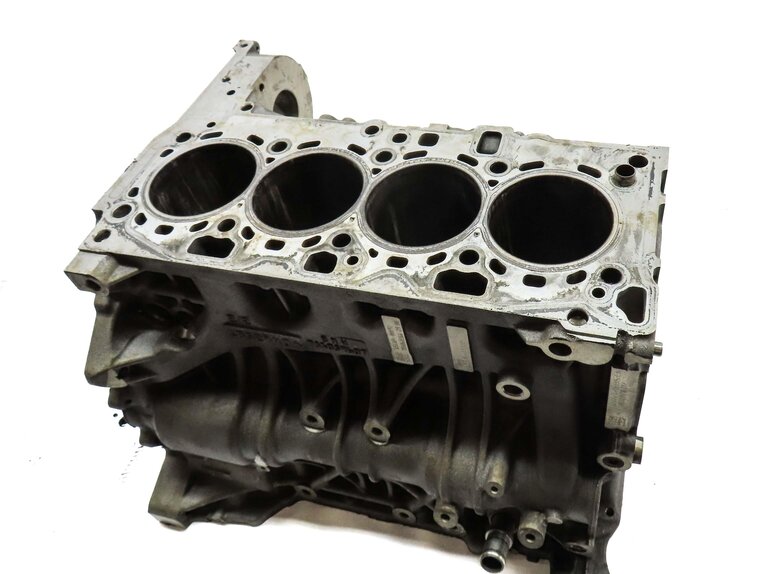 Thumbnail 1: 14-18 BMW 328i X3 (F25 F30) 2.0L MOTOR N47T DIESEL ENGINE BARE CYLINDER BLOCK
