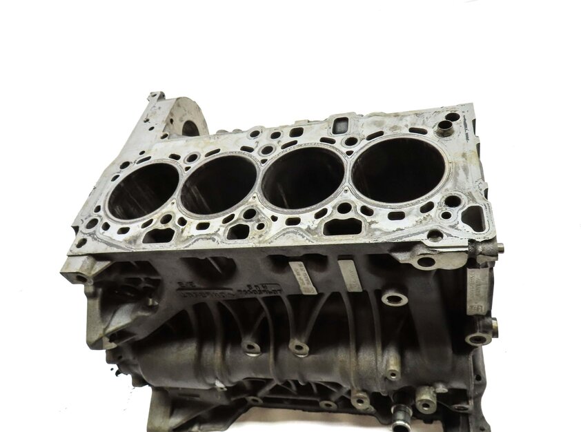 Thumbnail 2: 14-18 BMW 328i X3 (F25 F30) 2.0L MOTOR N47T DIESEL ENGINE BARE CYLINDER BLOCK