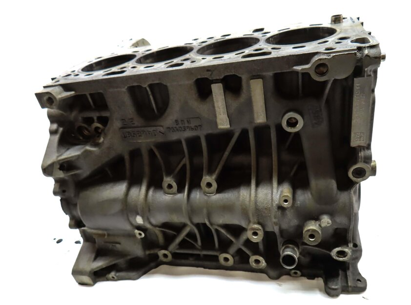 Thumbnail 4: 14-18 BMW 328i X3 (F25 F30) 2.0L MOTOR N47T DIESEL ENGINE BARE CYLINDER BLOCK