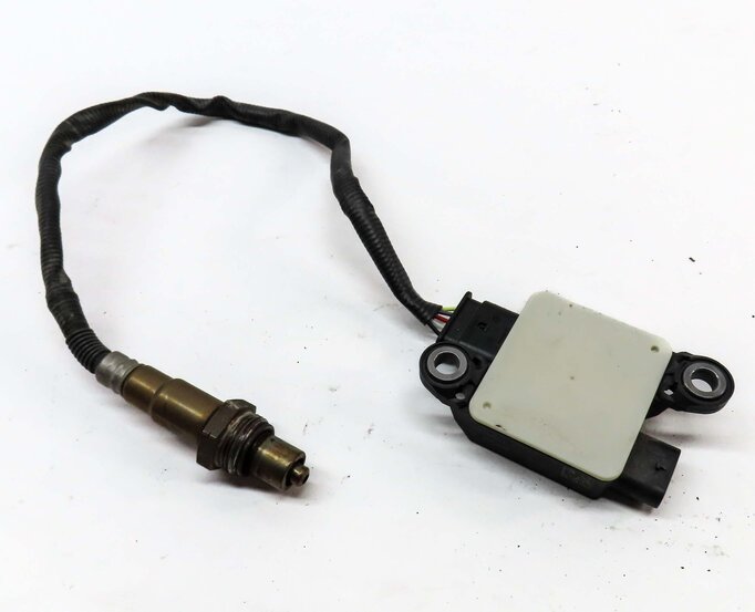 Thumbnail 2: 2016 BMW 328d (F30) 2.0L TURBO DIESEL N47T ENGINE PARTICLE SENSOR 13628582023