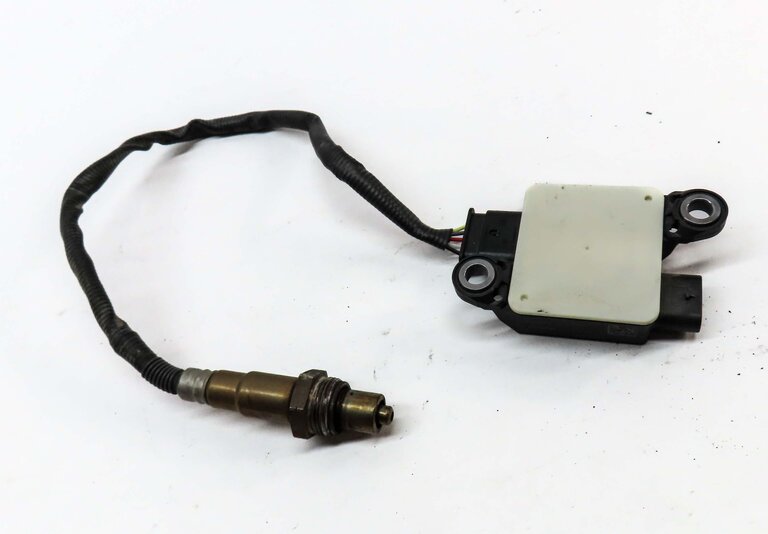 Thumbnail 3: 2016 BMW 328d (F30) 2.0L TURBO DIESEL N47T ENGINE PARTICLE SENSOR 13628582023