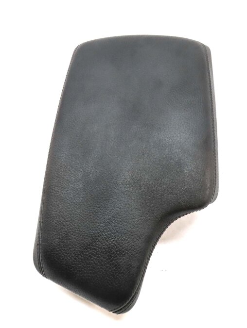 Thumbnail 2: 2016 BMW 328d (F30) FRONT CENTER CONSOLE ARMREST LID (BLACK DAKOTA LEAHTER)