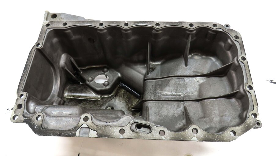 Thumbnail 6: 2014-2018 BMW 328d (F30) RWD 2.0L N47T DIESEL ENGINE MOTOR OIL PAN SUMP