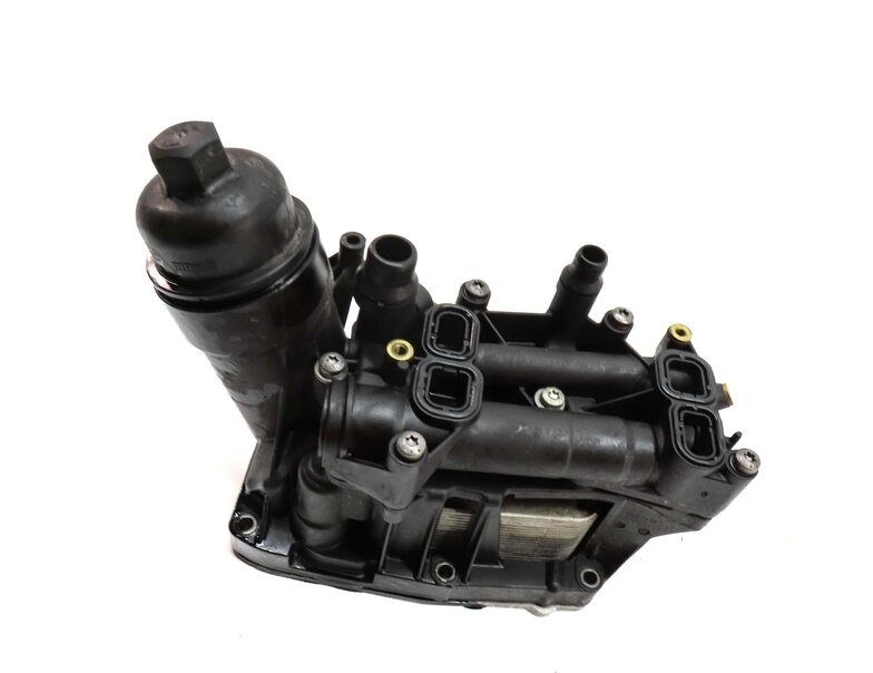 2016 BMW 328d (F30) 2.0L TURBO DIESEL N47T ENGINE OIL FILTER HOUSING w/ COOLER