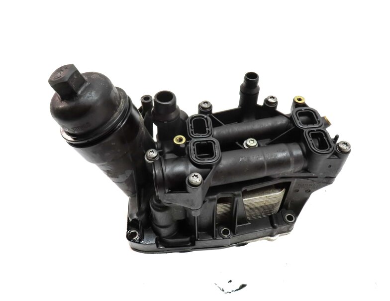 Thumbnail 2: 2016 BMW 328d (F30) 2.0L TURBO DIESEL N47T ENGINE OIL FILTER HOUSING w/ COOLER