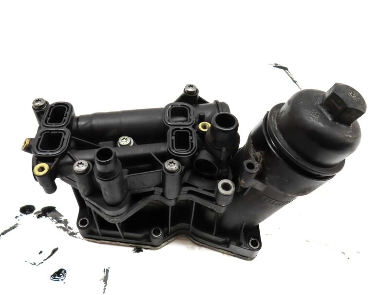 Thumbnail 5: 2016 BMW 328d (F30) 2.0L TURBO DIESEL N47T ENGINE OIL FILTER HOUSING w/ COOLER